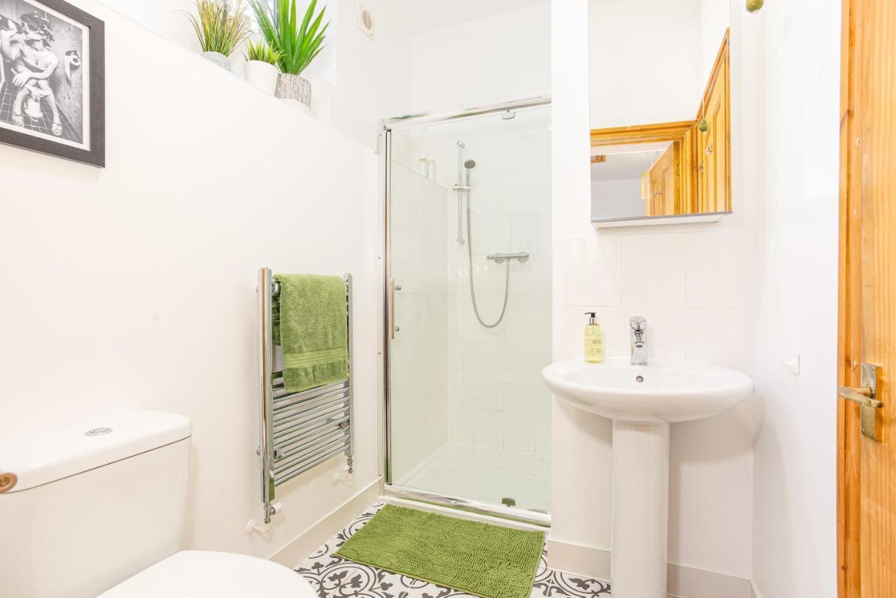 Byevo Oswestry Barn - Quirky Romantic Retreat Or Cosy Contractor Base Екстериор снимка