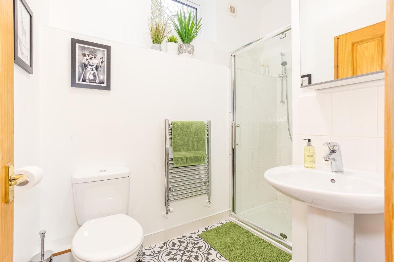 Byevo Oswestry Barn - Quirky Romantic Retreat Or Cosy Contractor Base Екстериор снимка