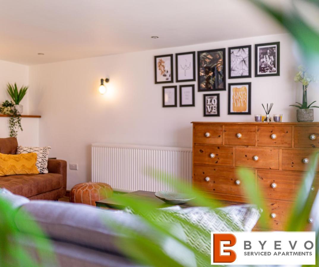 Byevo Oswestry Barn - Quirky Romantic Retreat Or Cosy Contractor Base Екстериор снимка