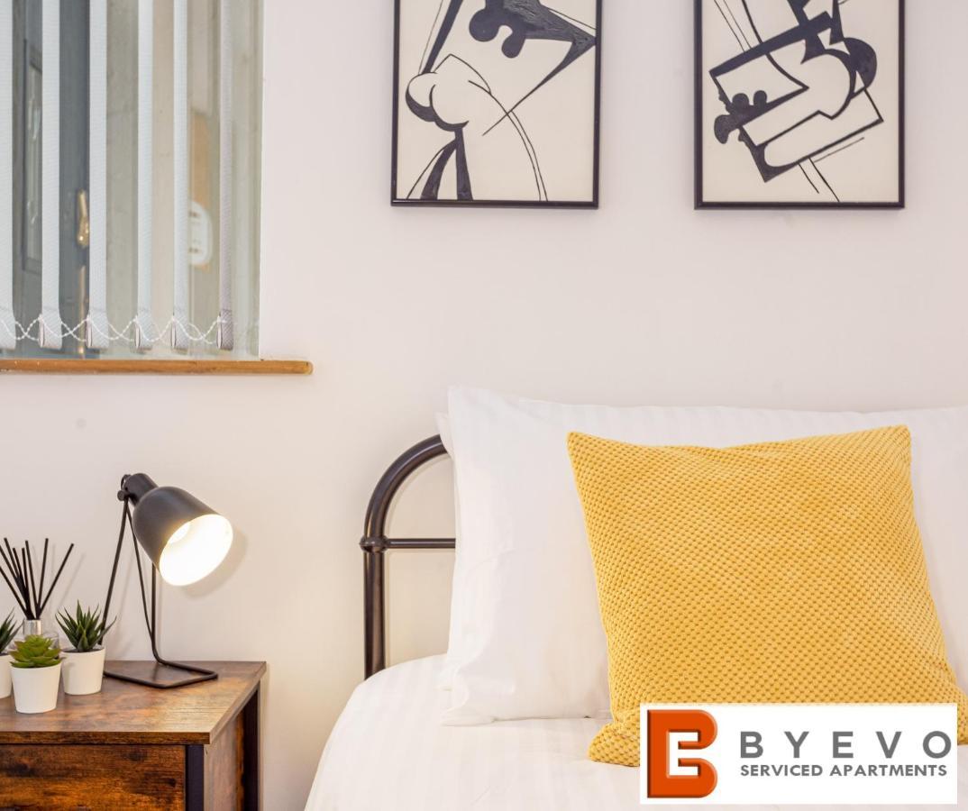 Byevo Oswestry Barn - Quirky Romantic Retreat Or Cosy Contractor Base Екстериор снимка