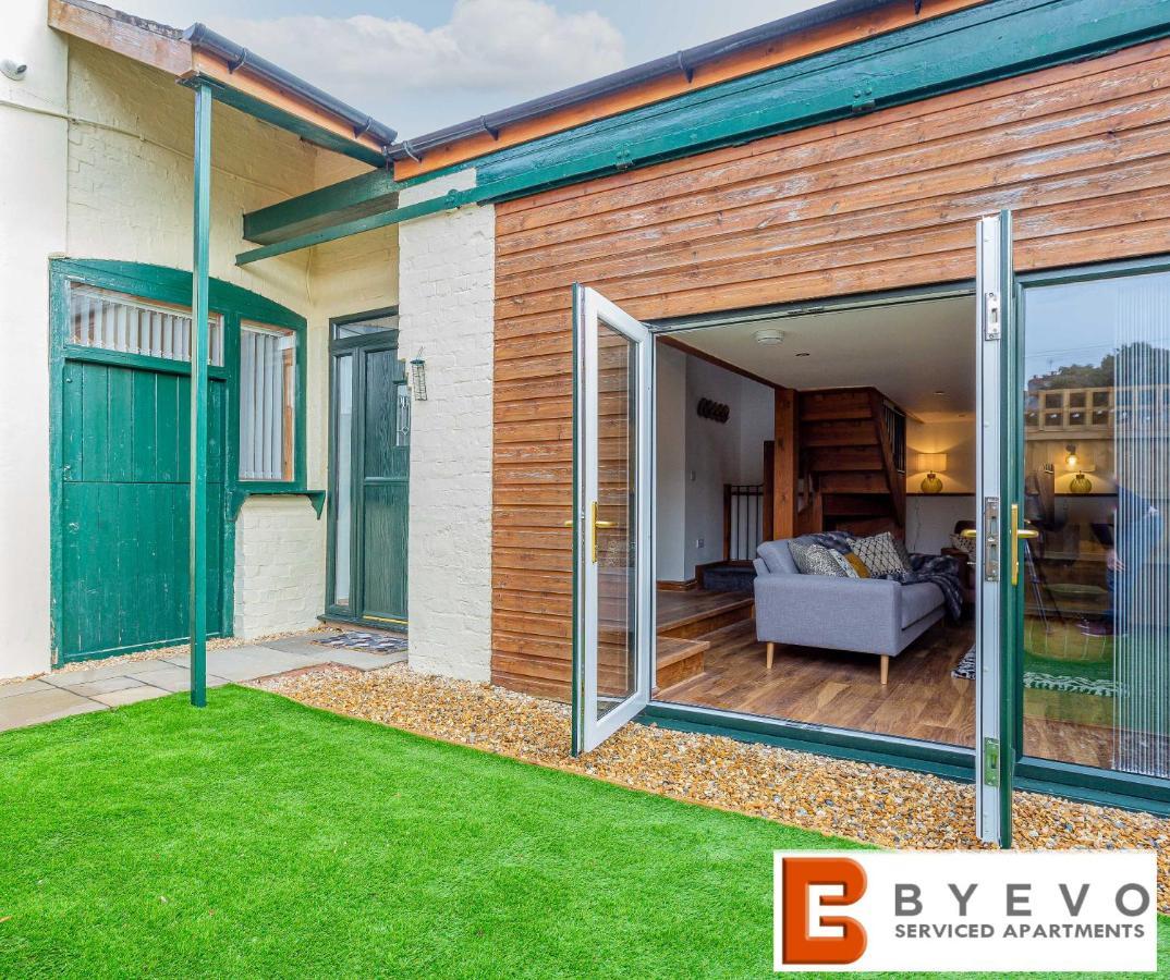 Byevo Oswestry Barn - Quirky Romantic Retreat Or Cosy Contractor Base Екстериор снимка